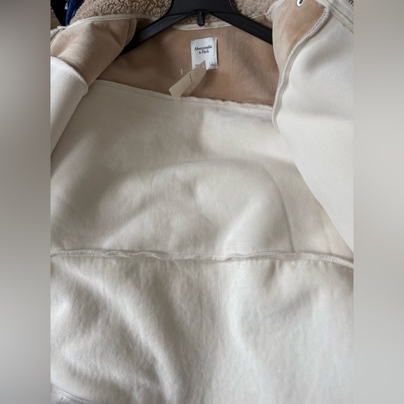 NWT Abercrombie Sherpa Coat - Picture 6 of 8